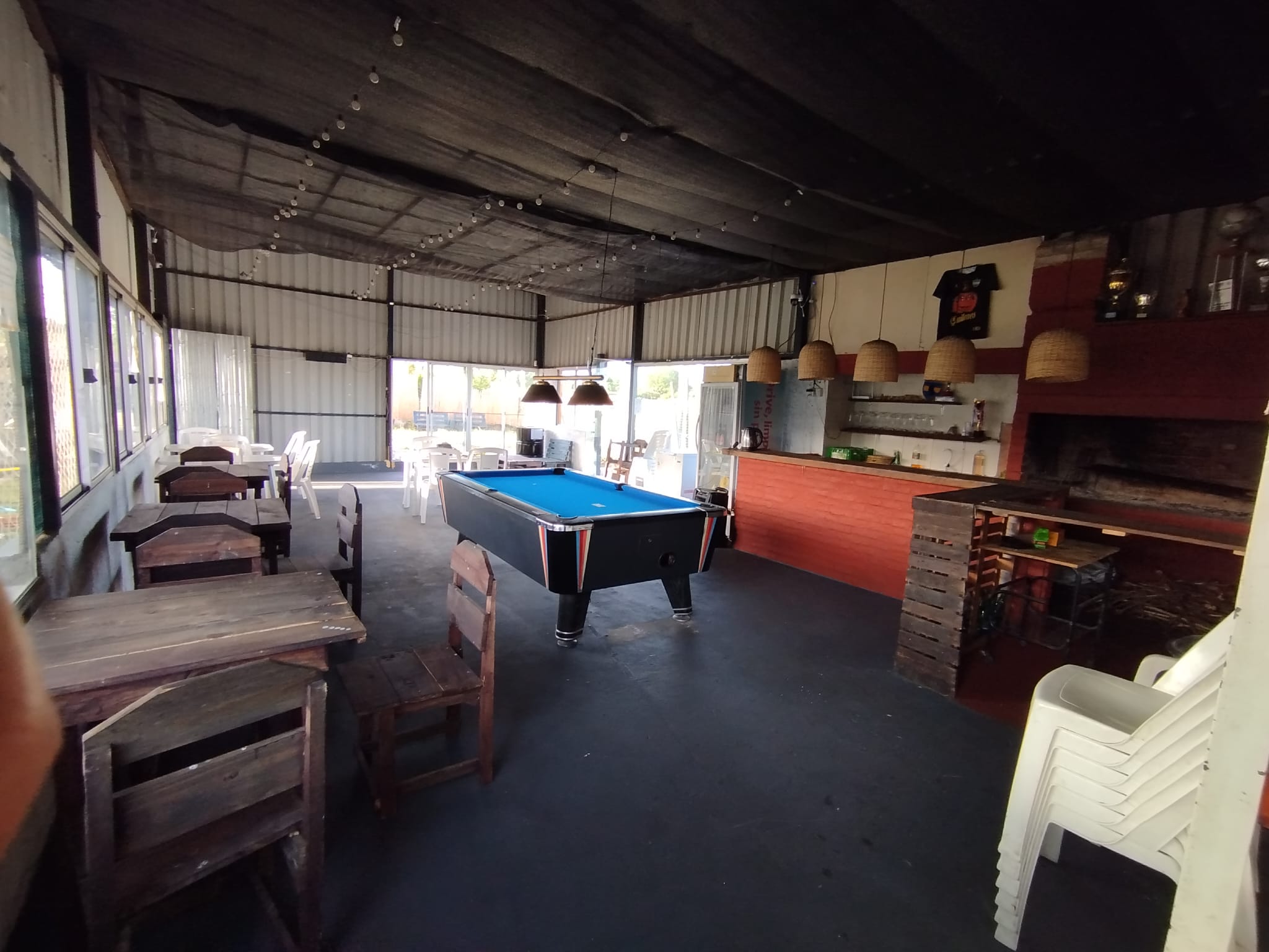 Alquiler de Cancha y salón con Parrillero