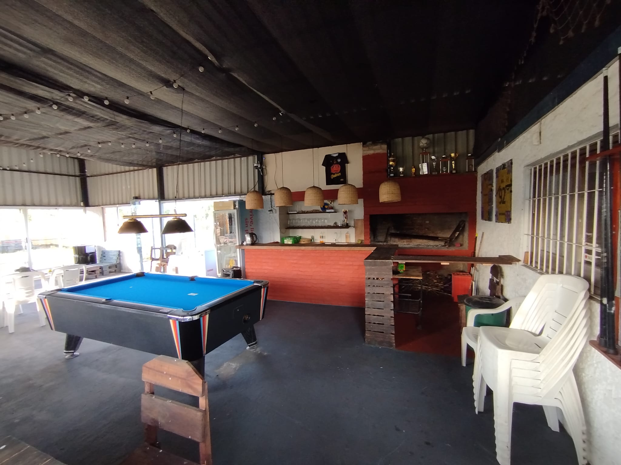 Alquiler de Cancha y salón con Parrillero