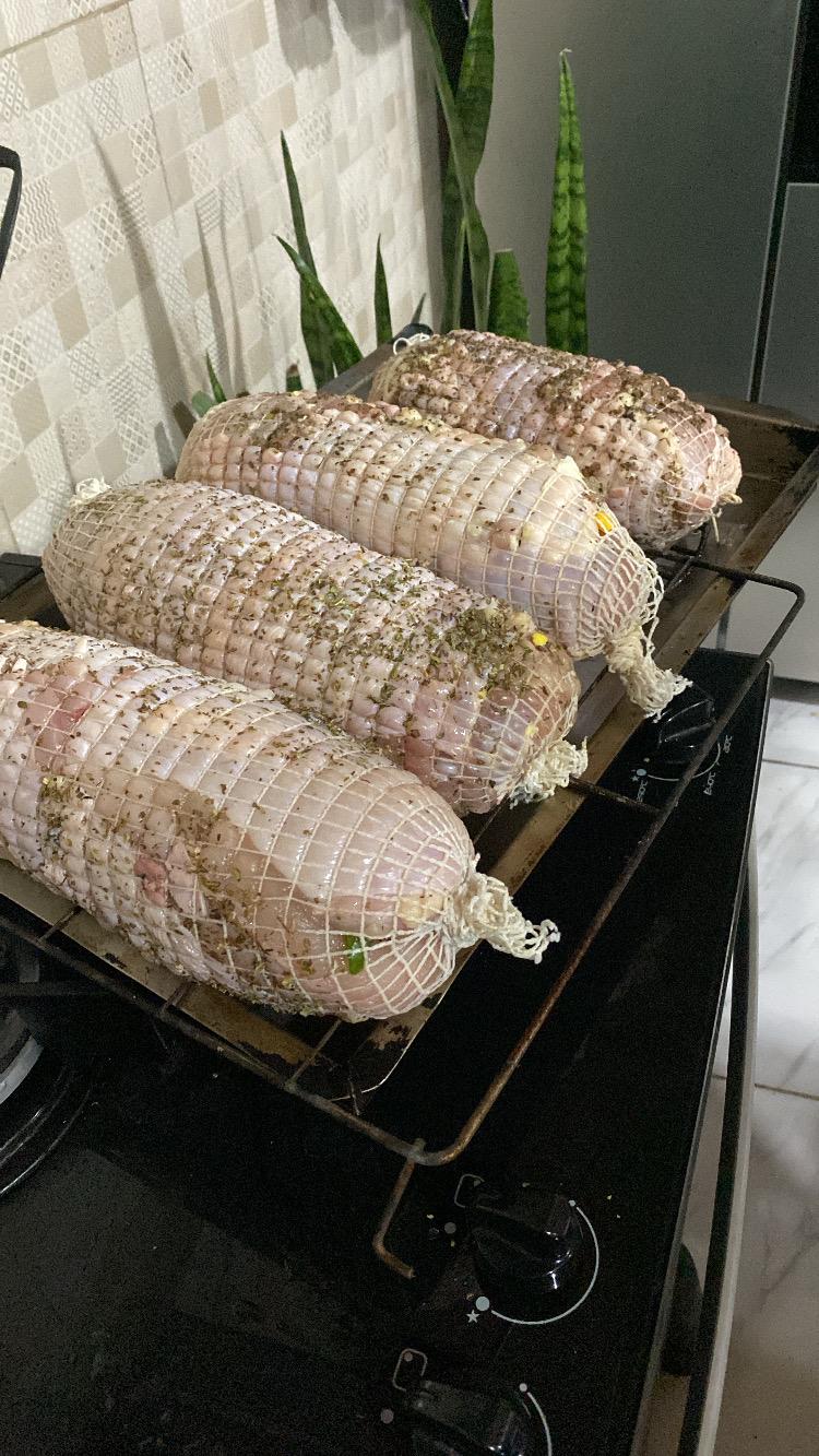 Pollo rellenos por encargue y se hace presión para revender